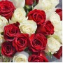 Букет 25 роз красных и белых